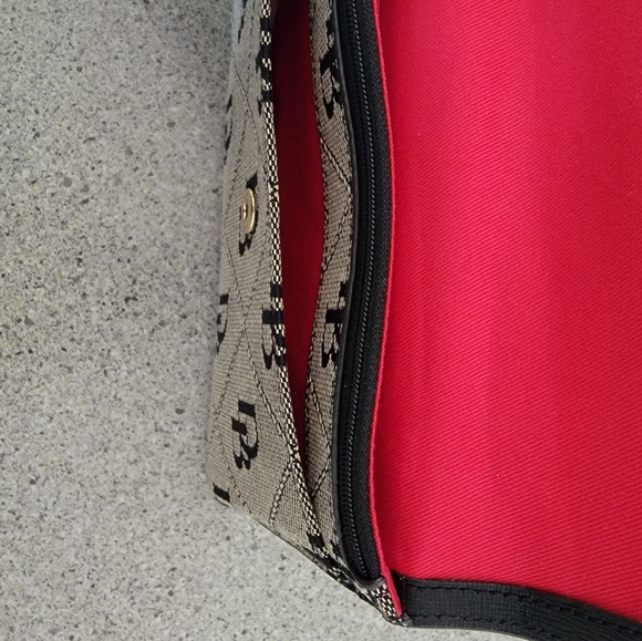 Dooney & Bourke wristlet wallet - Picture 7 of 10